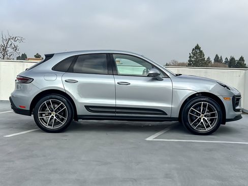 Used 2025 Porsche Macan image 9
