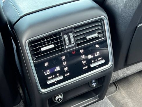 Certified 2020 Porsche Cayenne E-Hybrid AWD/4WD image 19