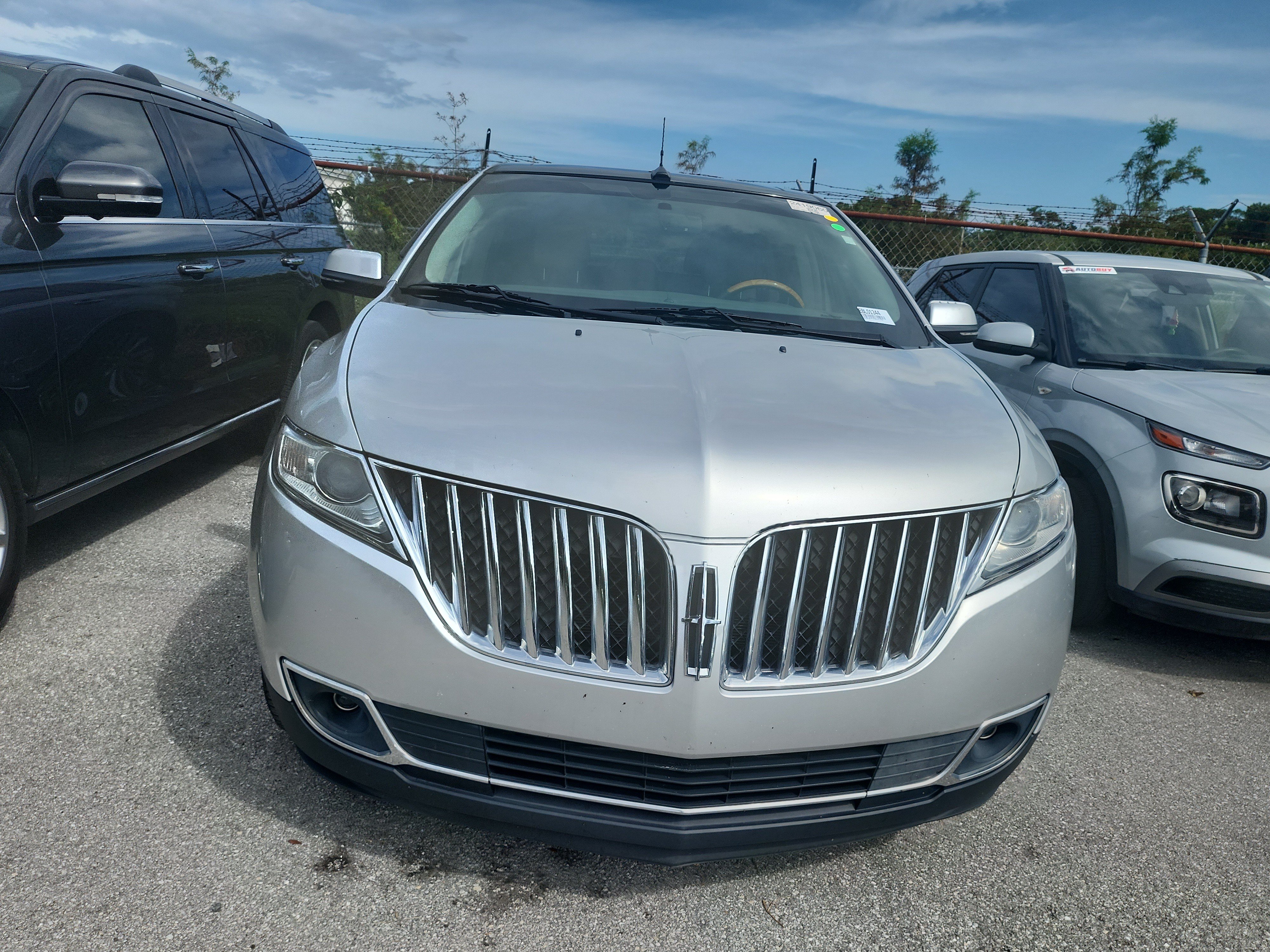 Used 2014 Lincoln MKX FWD w/ Equipment Group 102A image 2