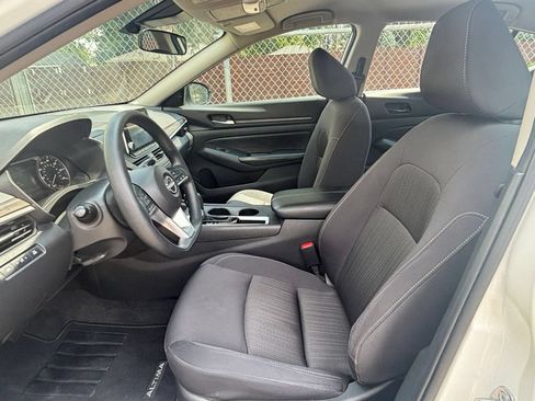 Used 2025 Nissan Altima 2.5 SV FWD image 24