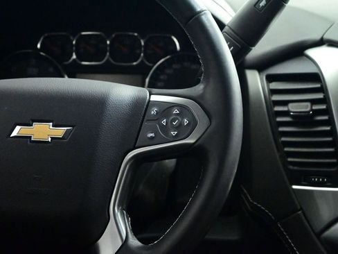 Used 2020 Chevrolet Suburban LT image 40