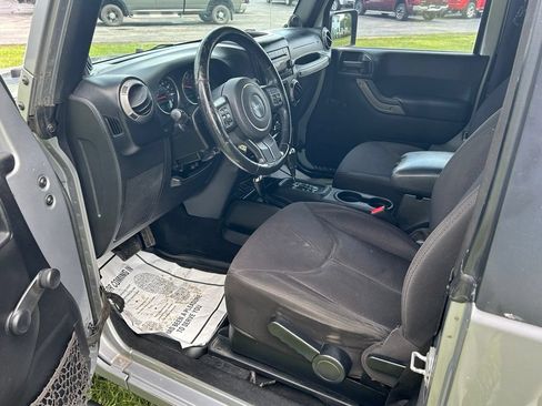 Used 2013 Jeep Wrangler Sport w/ Connectivity Group AWD/4WD image 10