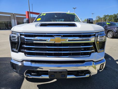 Used 2024 Chevrolet Silverado 2500 LTZ image 6