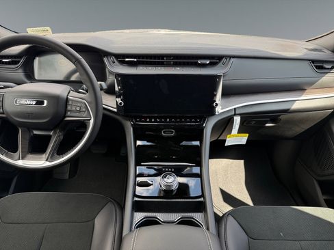 New 2026 Jeep Grand Cherokee Laredo AWD/4WD image 10