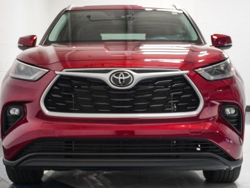 Used 2023 Toyota Highlander XLE image 39