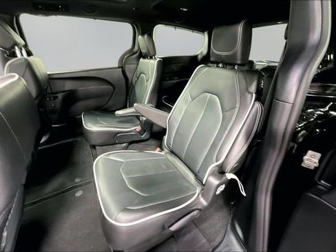 Used 2024 Chrysler Pacifica Limited w/ S Appearance Package AWD/4WD image 21