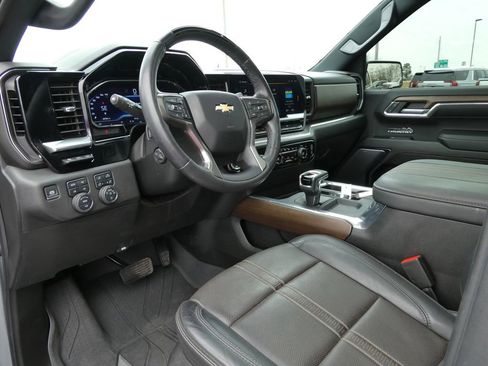 Certified 2024 Chevrolet Silverado 1500 High Country AWD/4WD image 23