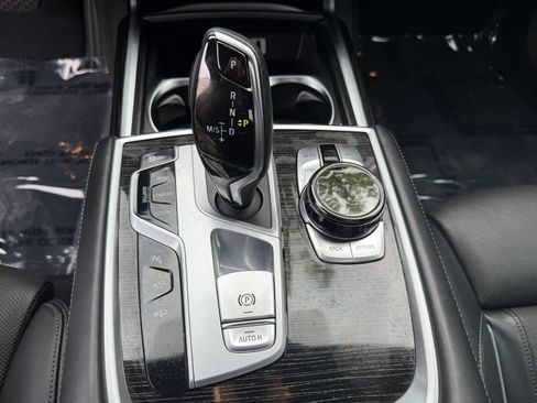 Used 2018 BMW 750i RWD image 30