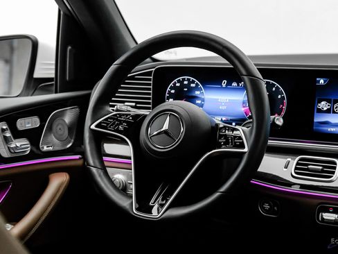 Used 2025 Mercedes-Benz GLE 450 4MATIC w/ AMG Line Exterior image 51