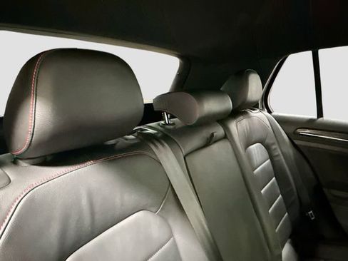 Used 2017 Volkswagen GTI SE image 27