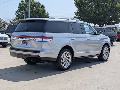 Used 2024 Lincoln Navigator Reserve AWD/4WD image 6