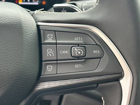 Used 2025 Jeep Grand Cherokee L Altitude AWD/4WD image 31