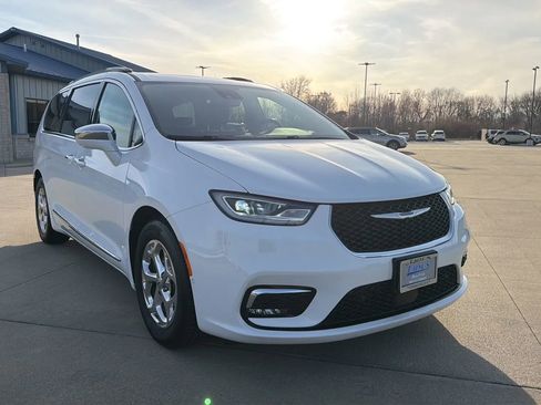 Used 2022 Chrysler Pacifica Limited image 28