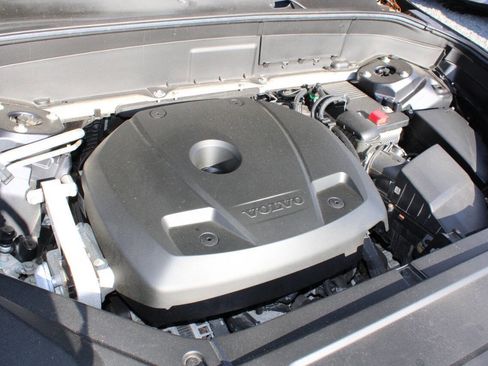 Used 2016 Volvo XC90 T6 Momentum w/ Momentum Plus Package image 28