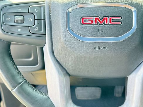 Used 2024 GMC Yukon XL SLT w/ SLT Luxury Package RWD image 17
