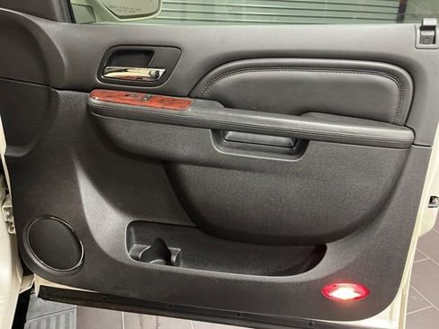 Used 2013 Cadillac Escalade Luxury image 10