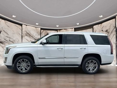 Used 2018 Cadillac Escalade 2WD image 3
