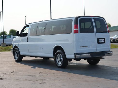 Used 2018 Chevrolet Express 3500 LT w/ LT Preferred Equipment Group RWD image 5
