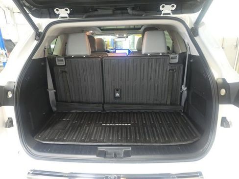 Used 2023 Toyota Highlander Platinum image 21