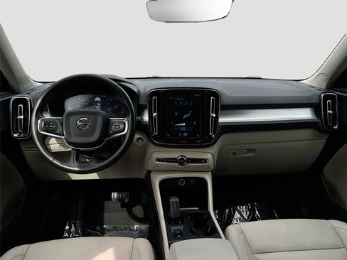 Used 2020 Volvo XC40 T5 Momentum w/ Protection Package Premier image 24