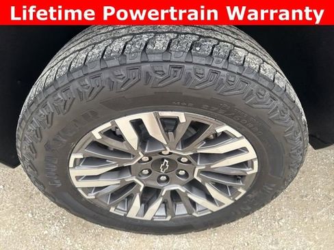 Used 2025 Chevrolet Suburban Z71 image 29