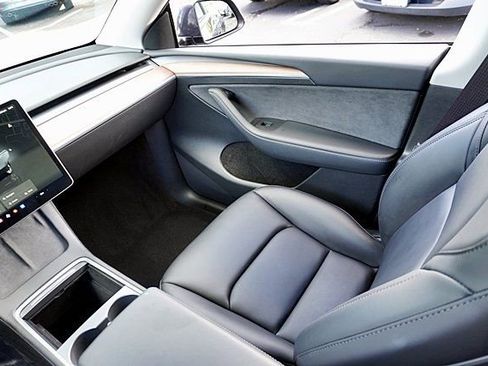 Used 2023 Tesla Model Y 2WD image 22