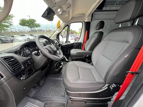 Used 2025 RAM ProMaster 2500 w/ Convenience Group FWD image 19
