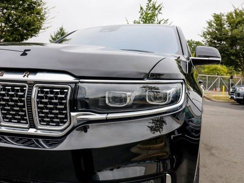 Used 2022 Jeep Grand Wagoneer Series III w/ Rear Seat Video Group 1 image 24