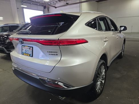 Used 2022 Toyota Venza Limited AWD/4WD image 3