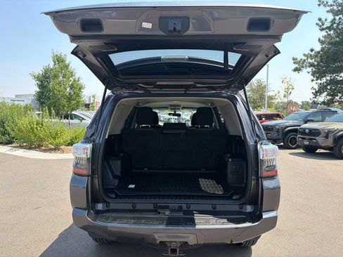 Used 2018 Toyota 4Runner SR5 AWD/4WD image 17