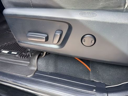 Used 2014 Toyota Tundra Limited w/ Limited Premium Package image 10