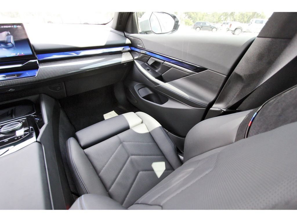 Used 2024 BMW i5 eDrive40i w/ M Sport Package RWD image 12