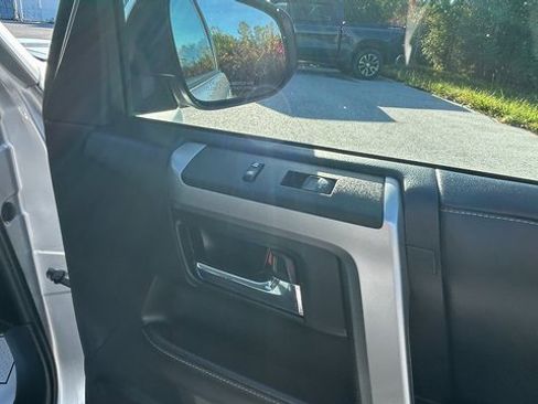 Used 2022 Toyota 4Runner SR5 Premium image 46