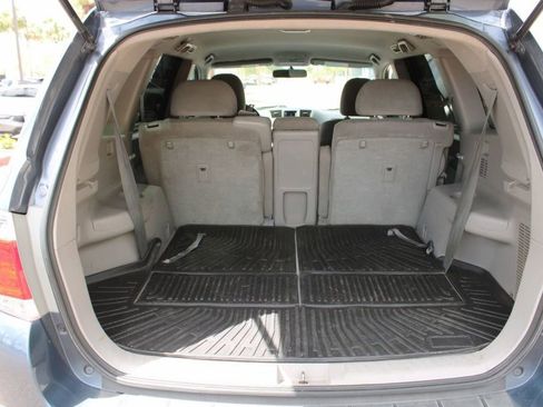 Used 2011 Toyota Highlander 2WD w/ Tech Pkg image 11
