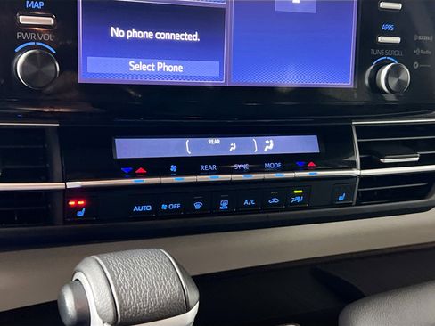 Used 2023 Toyota Sienna XLE image 27