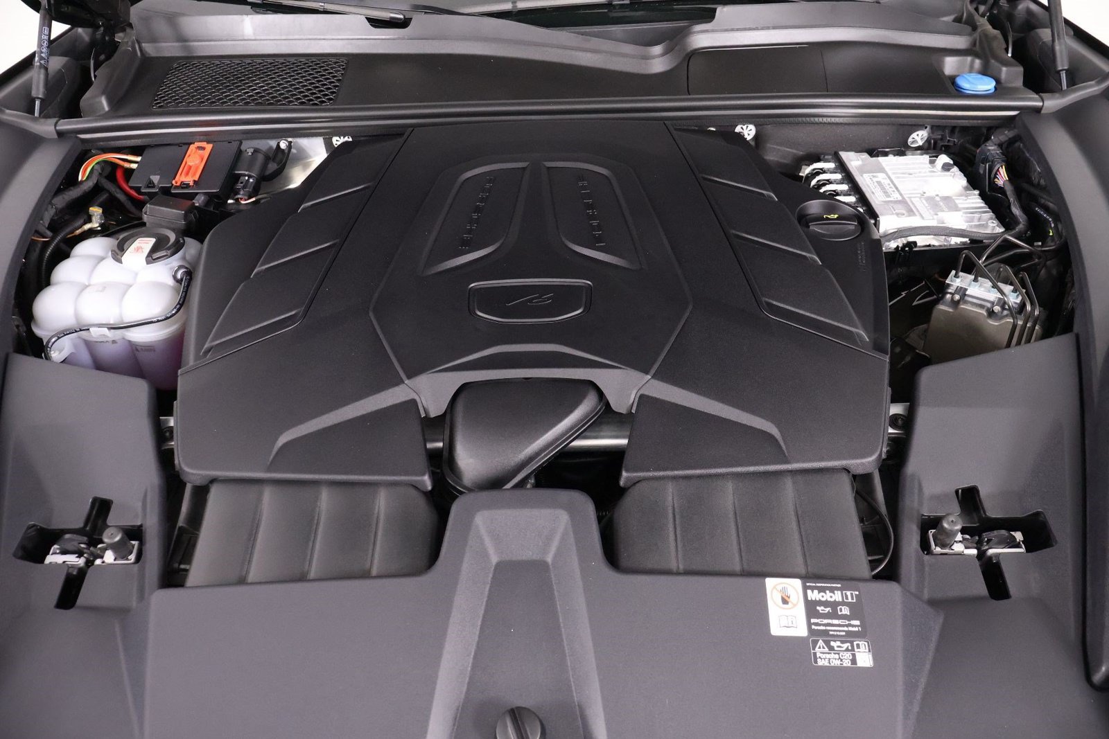 Certified 2026 Porsche Cayenne AWD/4WD image 26