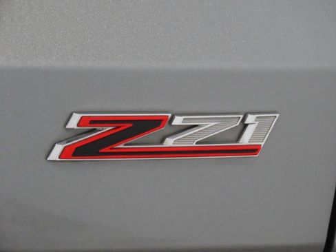 Used 2025 Chevrolet Traverse Z71 AWD/4WD image 19