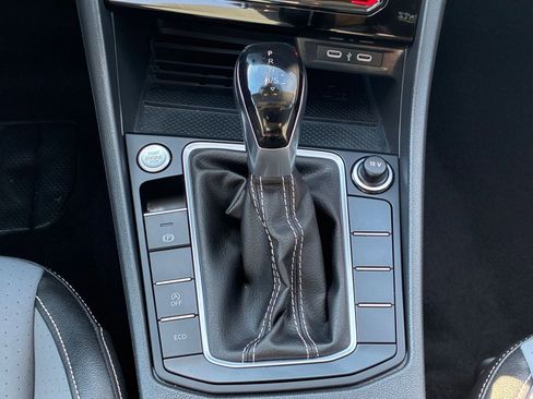 Used 2025 Volkswagen Jetta SE image 39