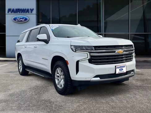 Used 2022 Chevrolet Suburban LT image 3