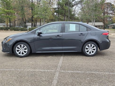 Used 2023 Toyota Corolla LE image 4