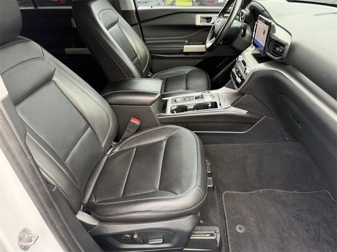 Used 2021 Ford Explorer XLT w/ Equipment Group 202A image 40