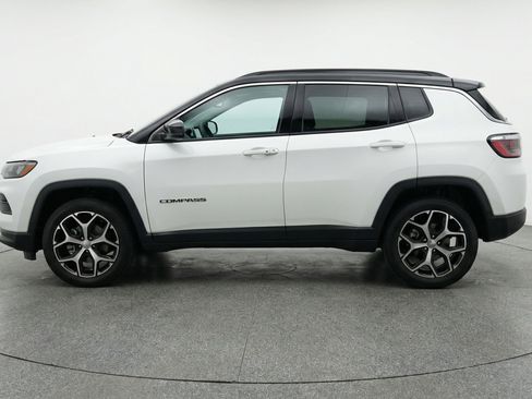 Used 2025 Jeep Compass Limited image 5
