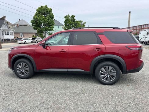 Used 2024 Nissan Pathfinder SV AWD/4WD image 8