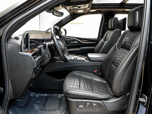 Used 2021 Cadillac Escalade Sport Platinum AWD/4WD image 4