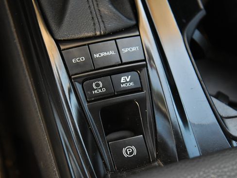 Used 2025 Toyota Camry SE w/ Convenience Package FWD image 30