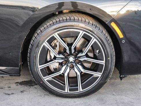 Used 2024 BMW 740i RWD image 11