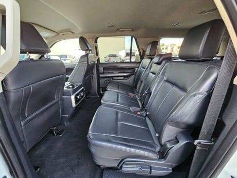 Used 2024 Ford Expedition Max XLT image 18