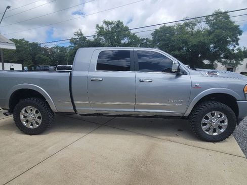 Used 2022 RAM 2500 Limited AWD/4WD image 3
