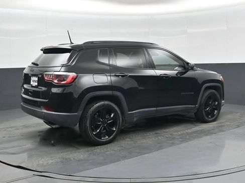 Used 2018 Jeep Compass Latitude FWD image 22