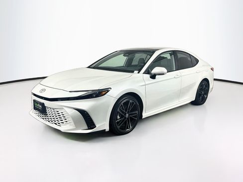 Used 2026 Toyota Camry XSE AWD/4WD image 3
